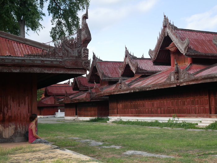 Combien coûte l'entrée à la vieille ville de Mandalay ? 