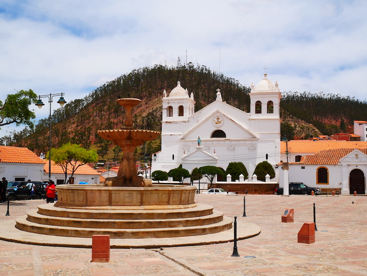 Eglise et place à Sucre. 