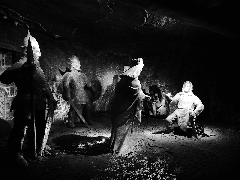 Statues de sel dans la mine de Cracovie. 