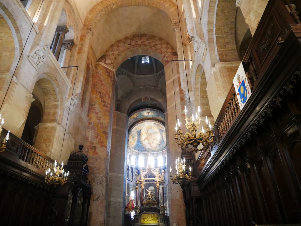 A l'intérieur de l'église Saint Sernin. 